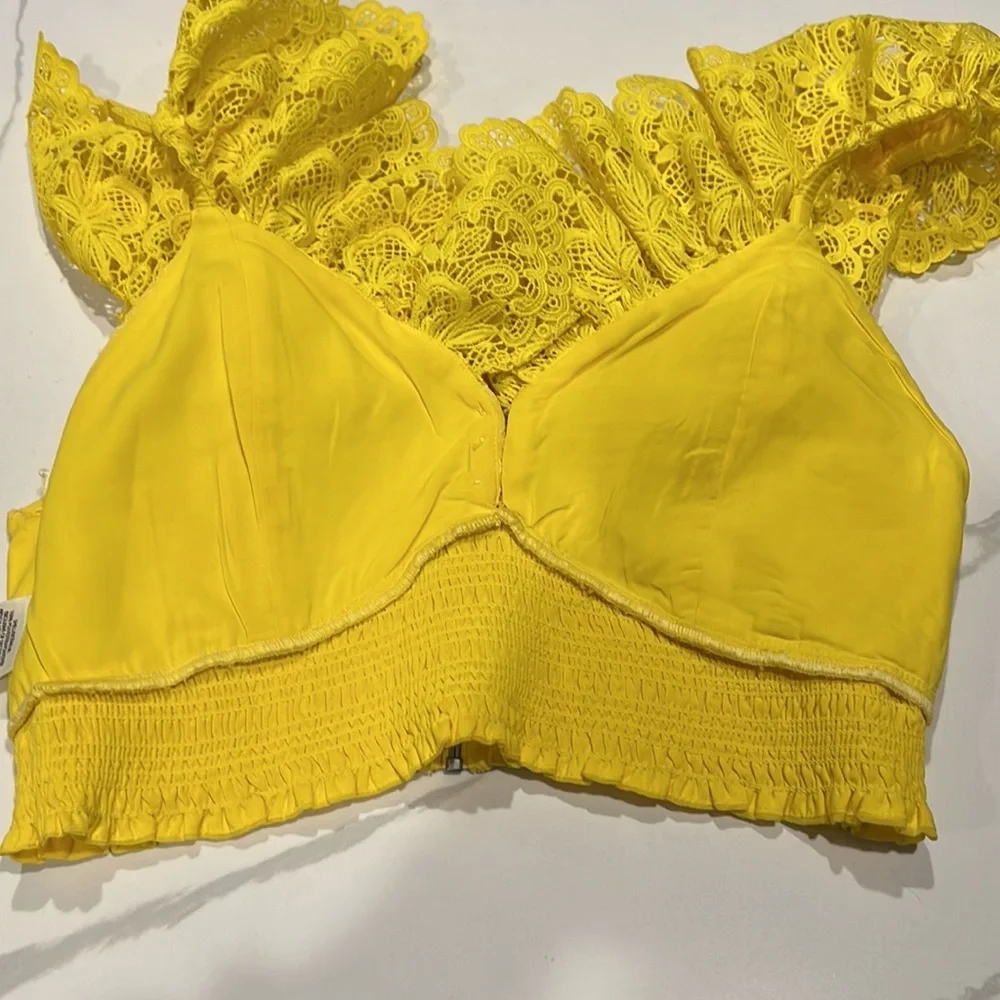 Alice + Olivia Bleeker Ruffled Lace Crop Top - Picture 7 of 9